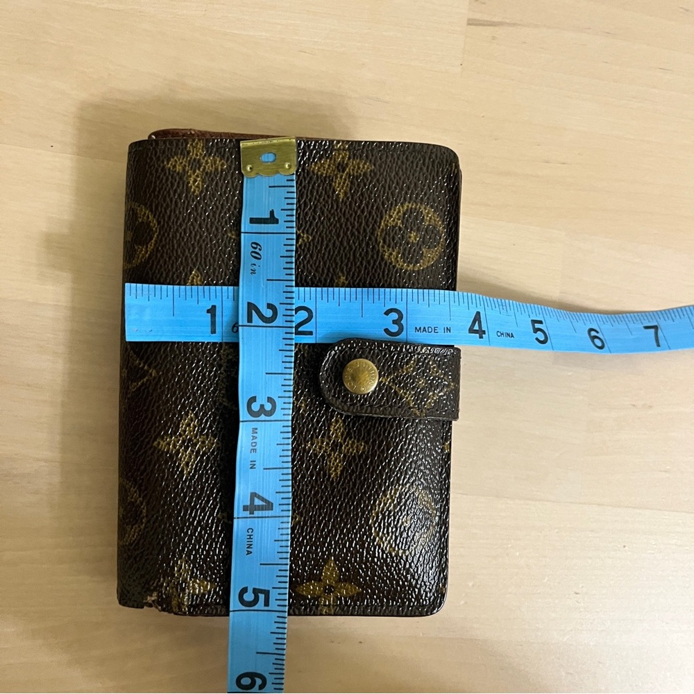 LOUIS VUITTON Kiss-Lock Monogram Canvas Leather Bifold Wallet - Picture 15 of 15